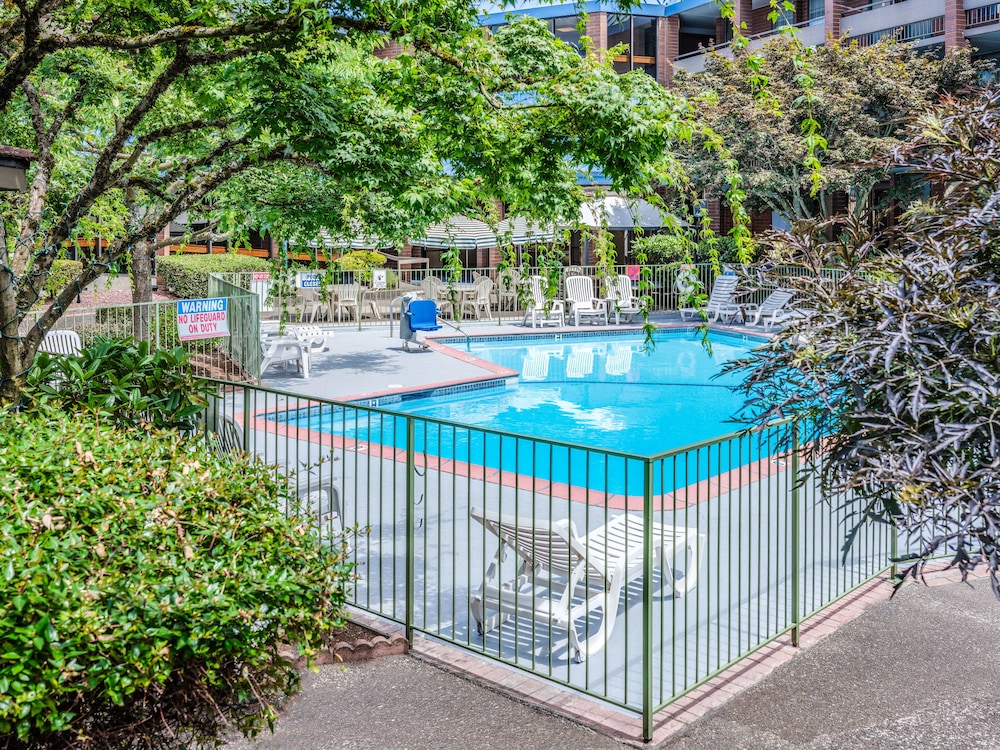University Place Hotel & Conference Center - photo 21