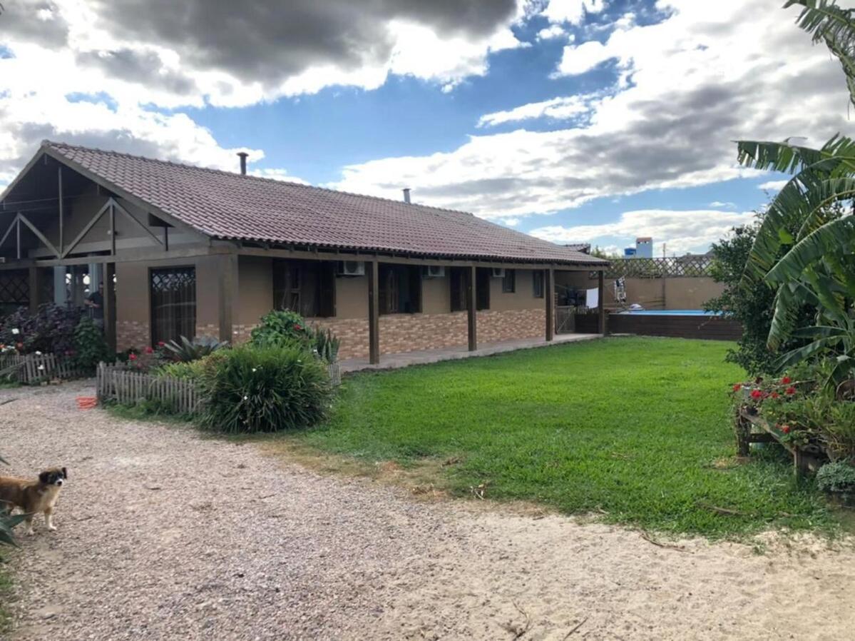 Recanto Com Piscina Churrasqueira E 3 Quartosl — Pelotas