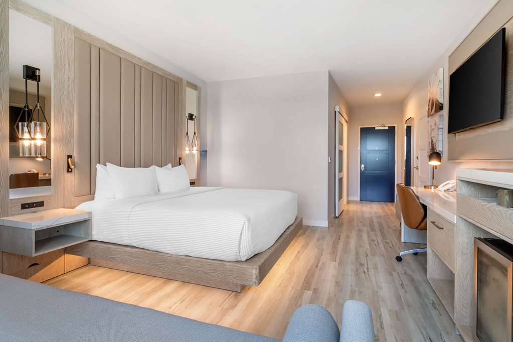 Cambria Hotel Waco University Riverfront - photo 21