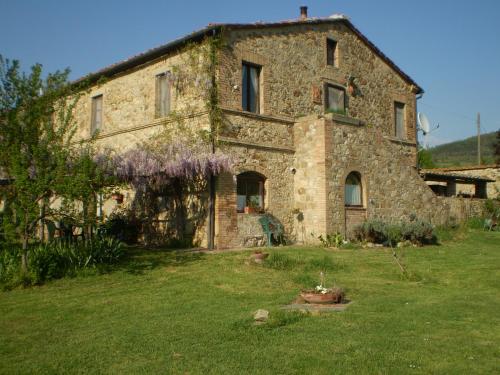 Agriturismo San Domenico Il Roseto — 4-Star Luxury Hotel in Radicondoli, Italy