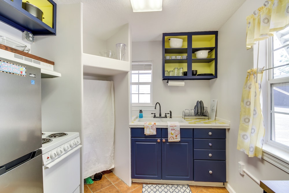 Charming Dtwn Retreat: 1 Mi to Ocean Springs Beach in Ocean Springs, United States