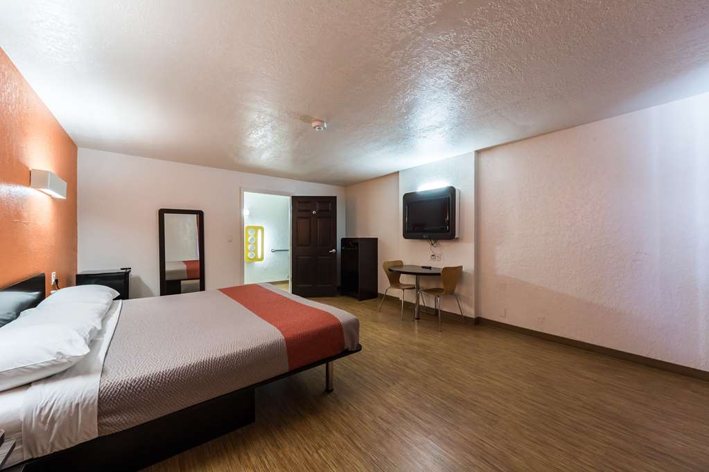 Motel 6 Uvalde TX - photo 27