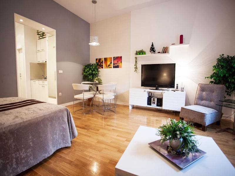 Studio Glam and Chic - carbon neutral hotel in Belgrade