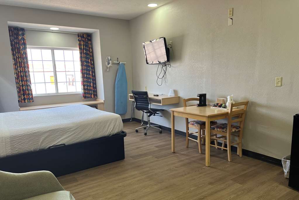 Days Inn & Suites by Wyndham Hutchinson - photo 23