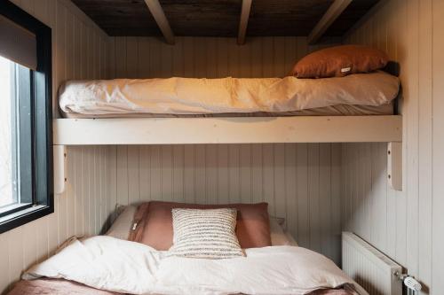 Relaxing cabin with a hot tub and sauna in south coast of Iceland