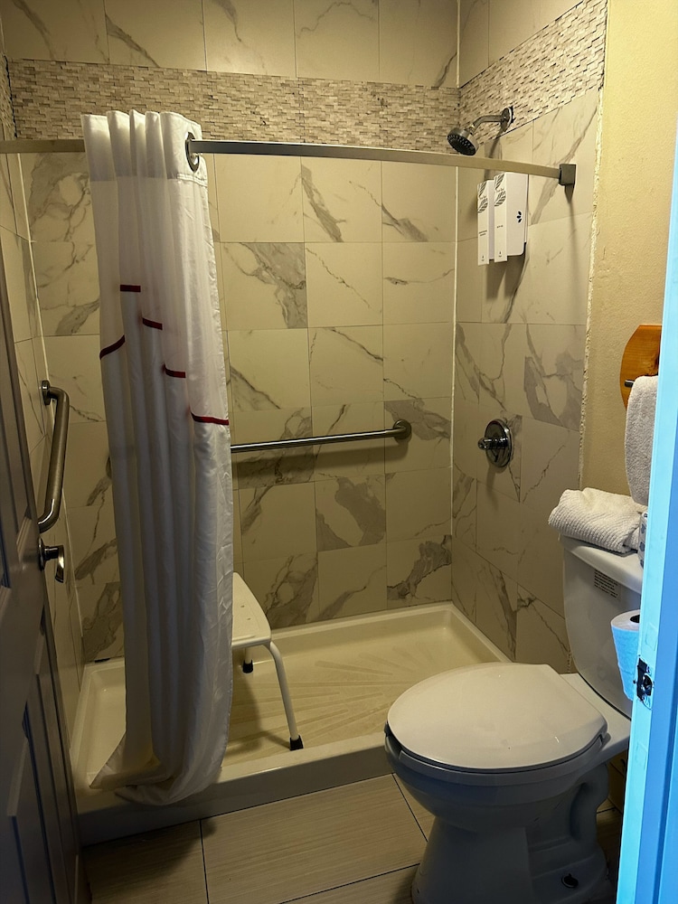 Red Roof Inn Santee - photo 16