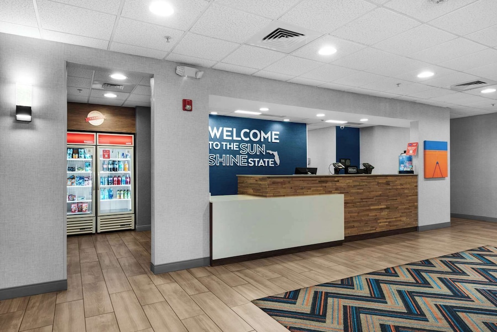 Hampton Inn & Suites Pensacola I 10 N at Univ. Town Plaza - photo 4