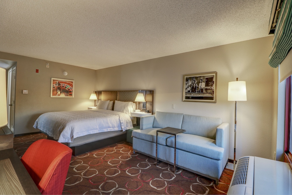 Hampton Inn Tropicana - photo 12
