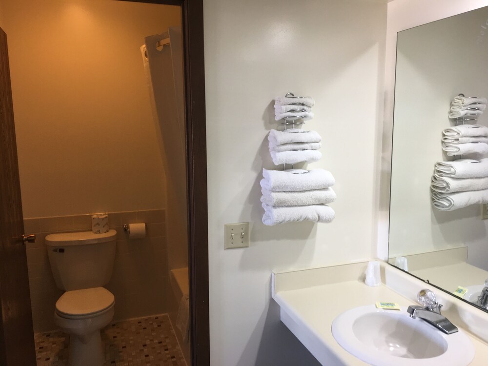 Thunderbird Motor Inn Baraboo - photo 16