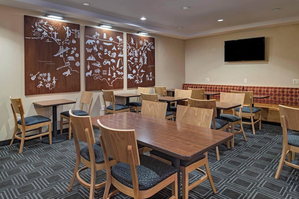 TownePlace Suites Fayetteville Cross Creek - photo 27
