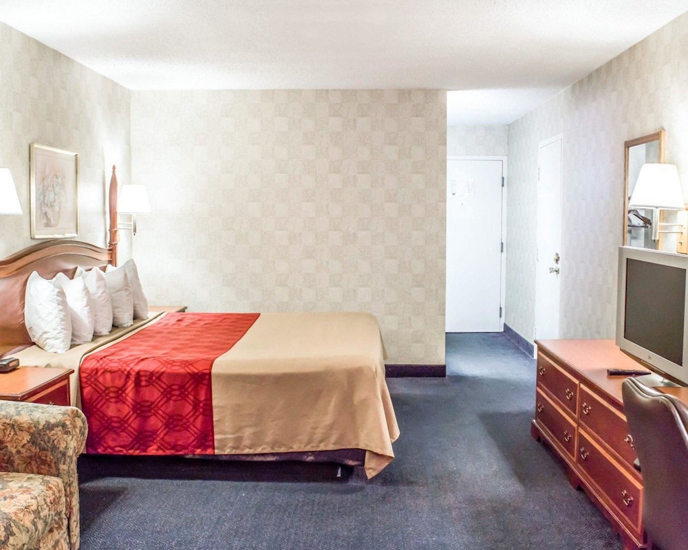 Dayspring Extended Stay - photo 12