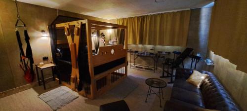 Insinuances - carbon neutral hotel in Unknown City