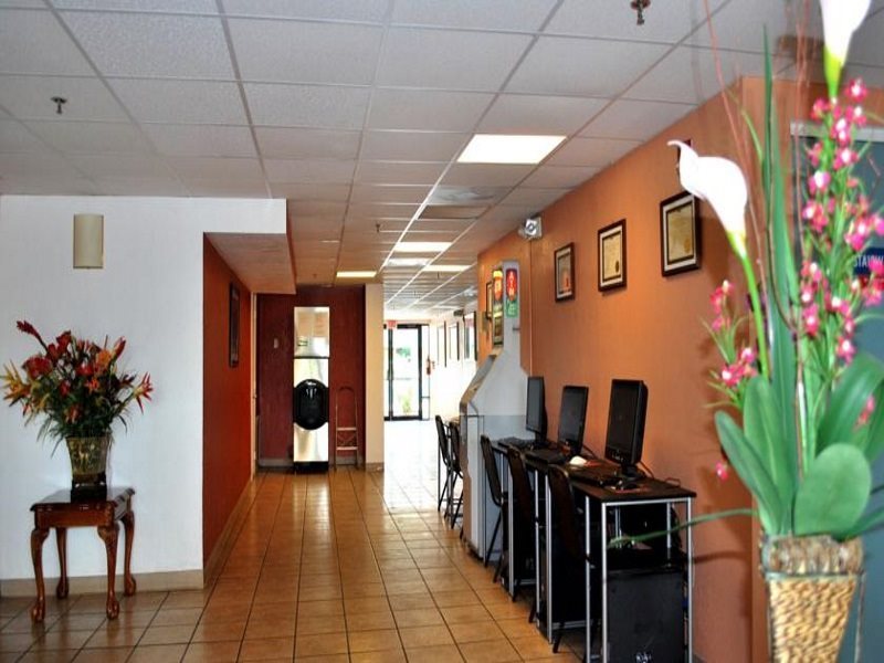 Howard Johnson Inn Tropical Palms Kissimmee - photo 7
