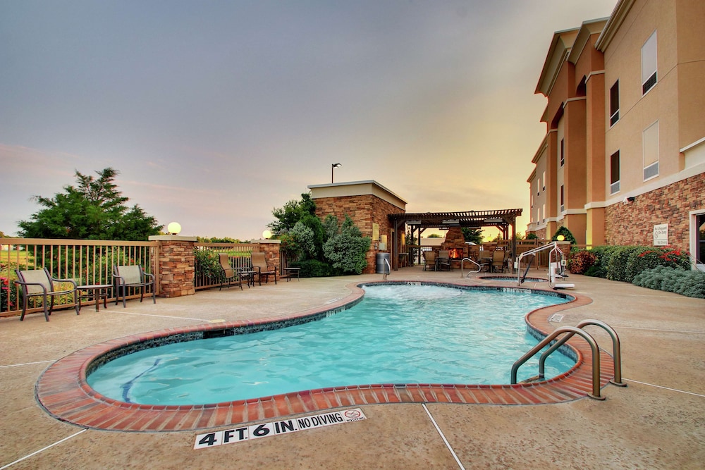 Hampton Inn Vernon - photo 40
