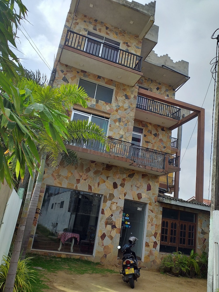 Rani Inn - carbon neutral hotel in Negombo