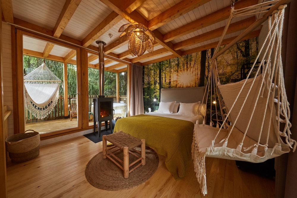 HolaCamp Camino — 4-Star Luxury Hotel in Touro, Spain