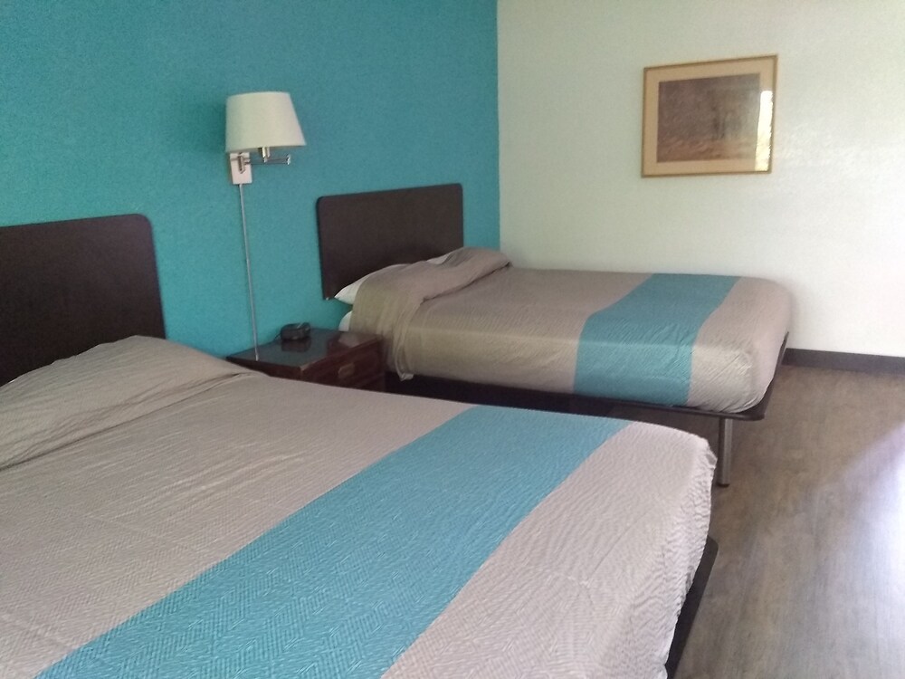 American Holiday Mesa Verde Inn - photo 22