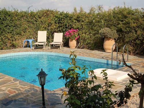 Enticing Villa in Loutra with Private Pool & Garden near Beach — 4-Star Luxury Hotel in Rethymno, Greece