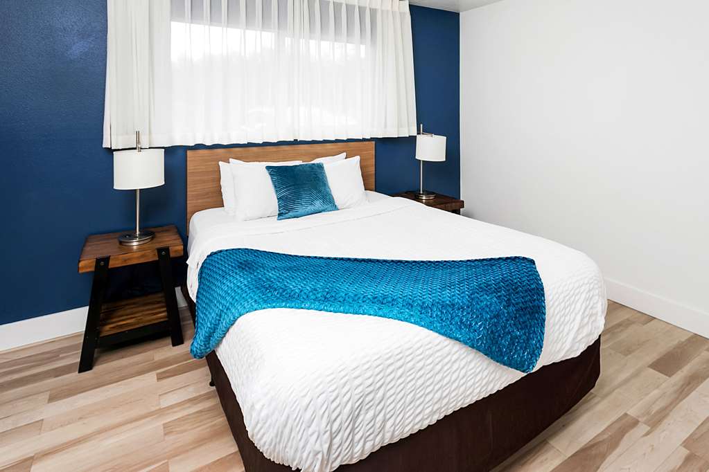 Clarion Inn Surfrider Resort - photo 28