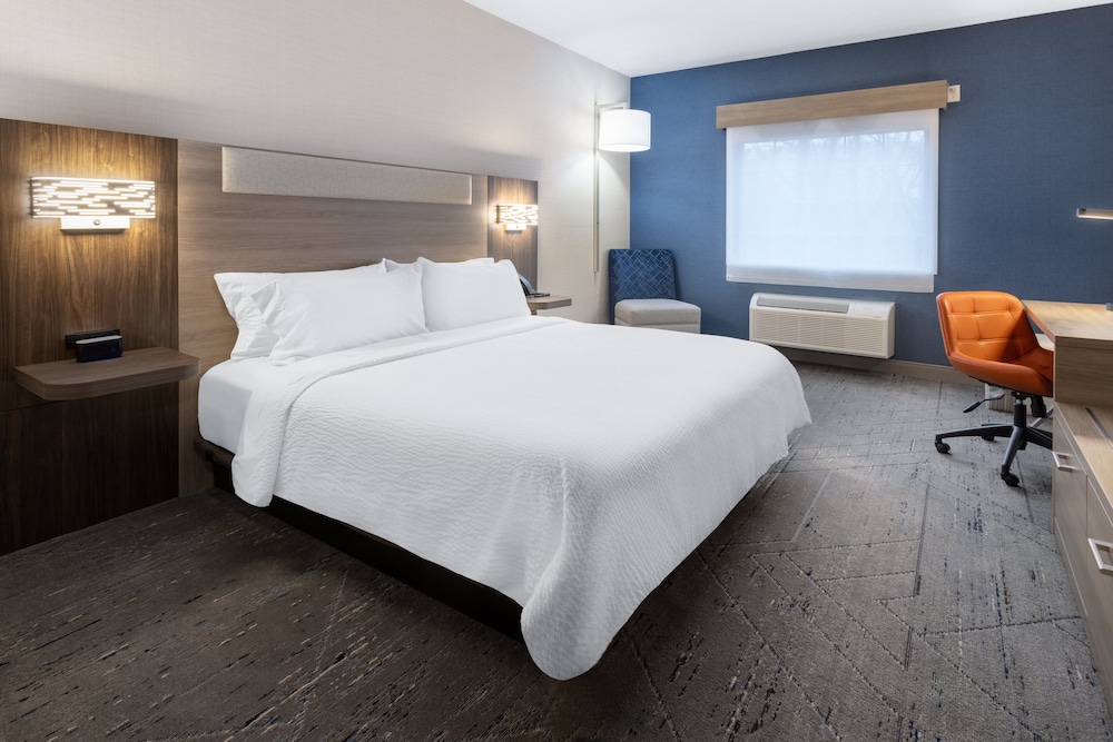Holiday Inn Express & Suites Center Township by IHG - photo 8