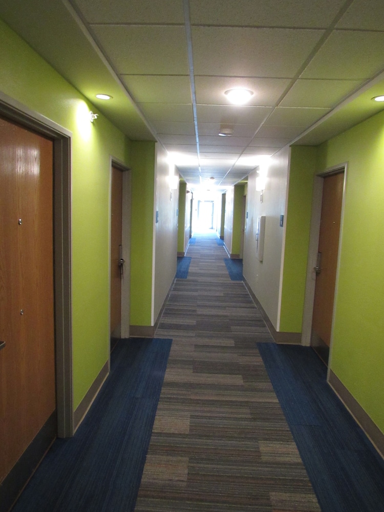 Holiday Inn Express & Suites South Lincoln by IHG - photo 72