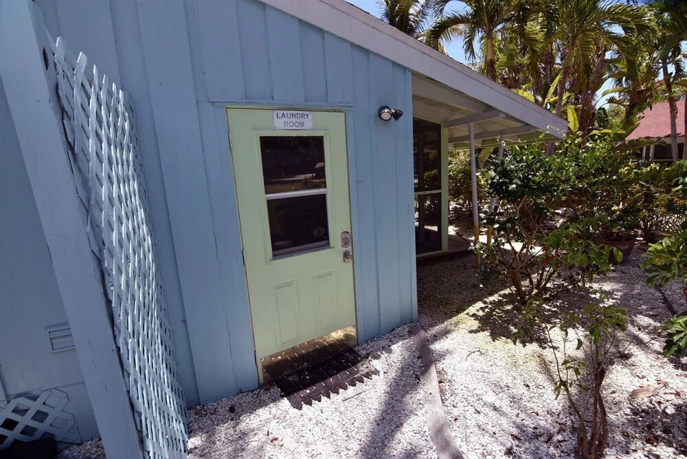 Renovated Cottage at the Historic Palms Inn of Sanibel Includes Pool and Bikes — 4-Star Luxury Hotel in Sanibel, United States