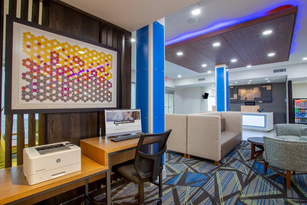 Holiday Inn Express & Suites Deland South by IHG - photo 22