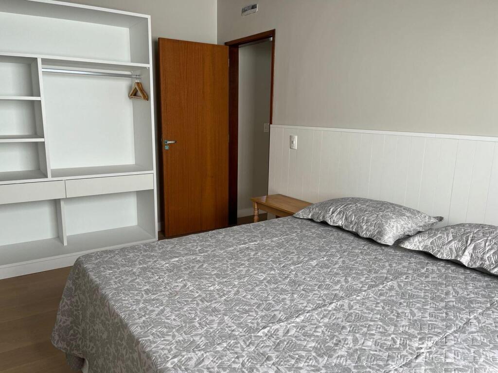 Casa aconchegante com 04 dormitórios