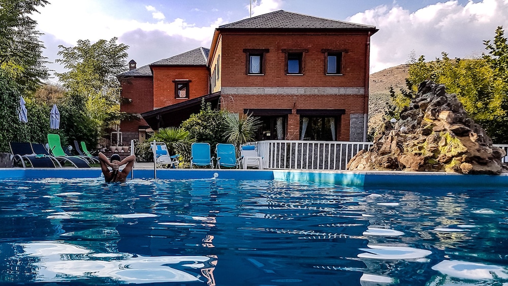 Hotel Rural Don Burguillo — hotel in El Tiemblo