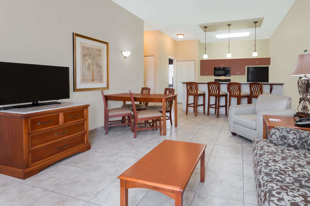 Clarion Inn Ormond Beach at Destination Daytona - photo 7