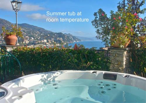 Villa Mares sea view free garage — 4-Star Luxury Hotel in Rapallo, Italy