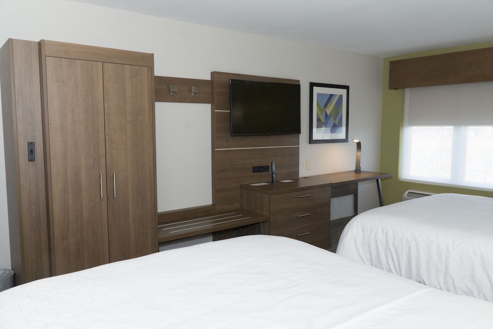 Holiday Inn Express Hotel & Suites Madison by IHG - photo 20