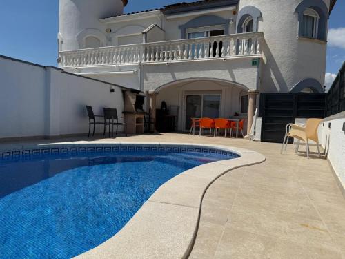 Raquel Koky in Empuriabrava, Spain