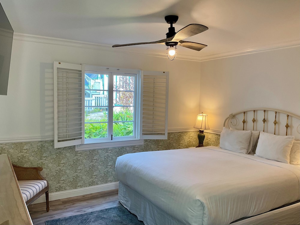 Carmel Green Lantern Inn - photo 28
