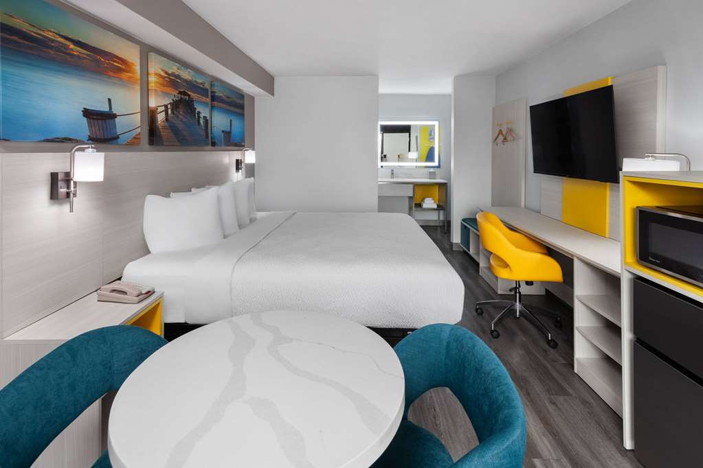 Days Inn by Wyndham Baltimore Northwest - photo 14
