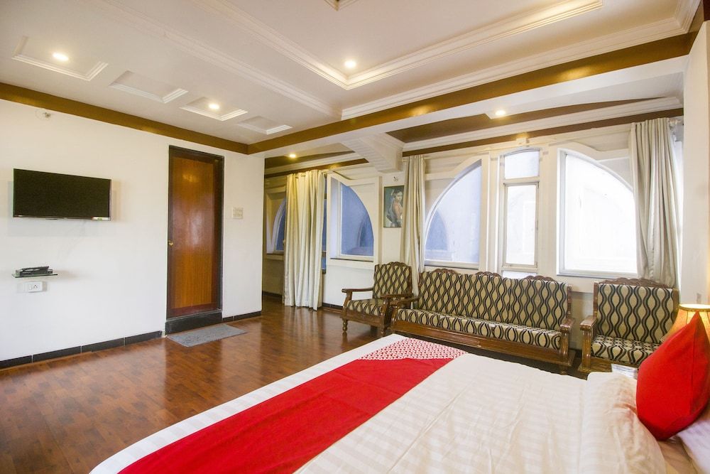 Oyo 14803 Hotel Meher — Nashik