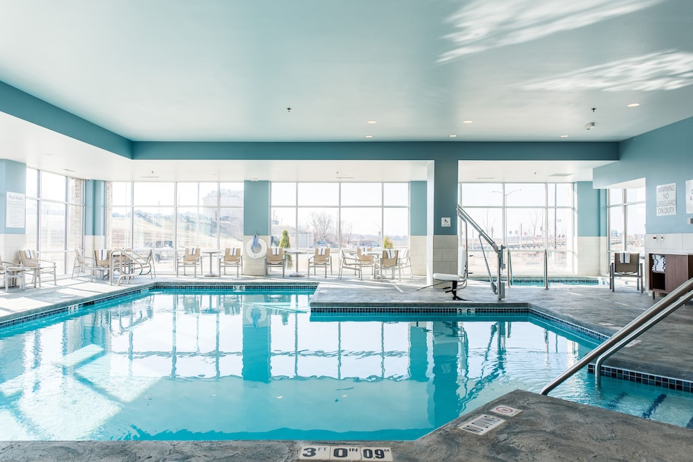 Holiday Inn Express & Suites Madison by IHG - photo 22