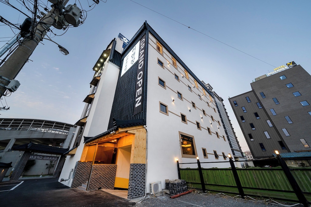 Heo & Jang Hanok Hotel in Seosan, South Korea