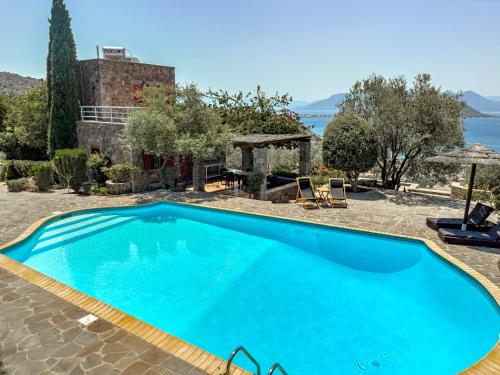 Jules and Jim Villa — 4-Star Luxury Hotel in Marathonas, Greece
