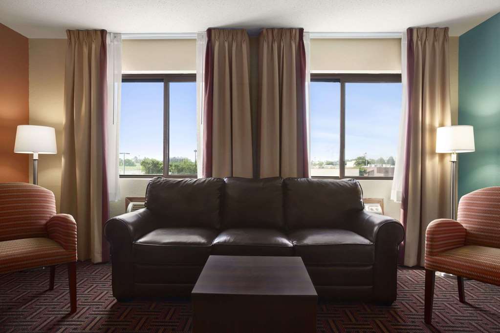 Super 8 by Wyndham Fairview Heights St. Louis - photo 11