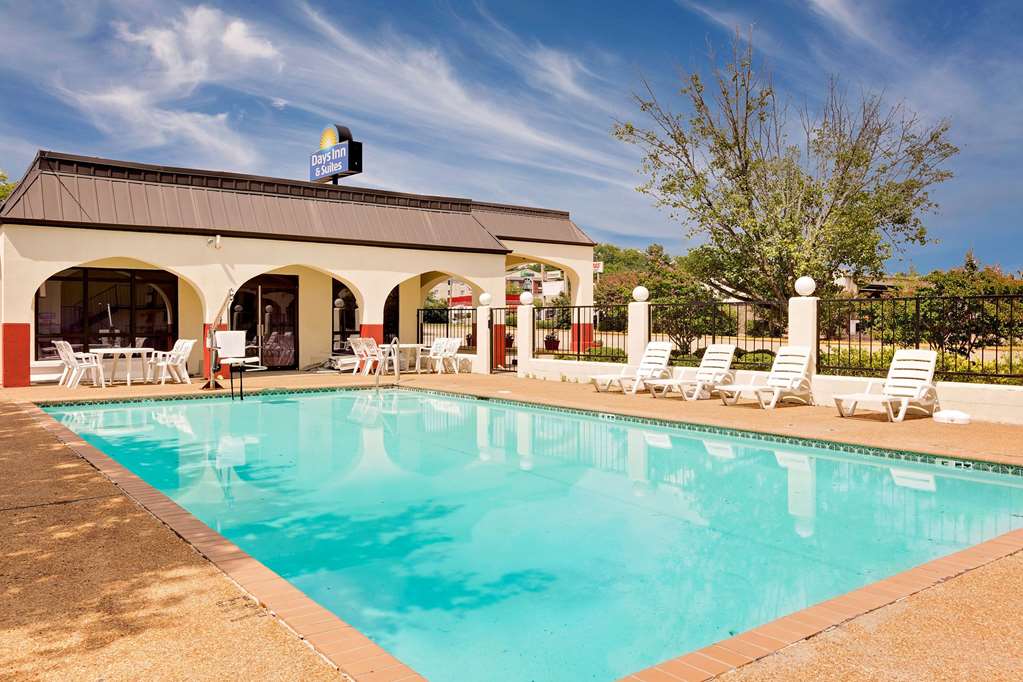 Days Inn & Suites by Wyndham Starkville - photo 3