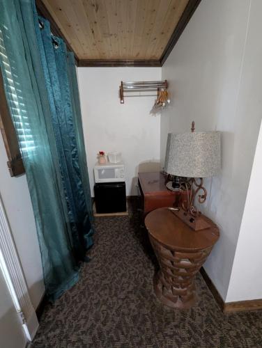 Squaw Valley Motel Room 2 - photo 6