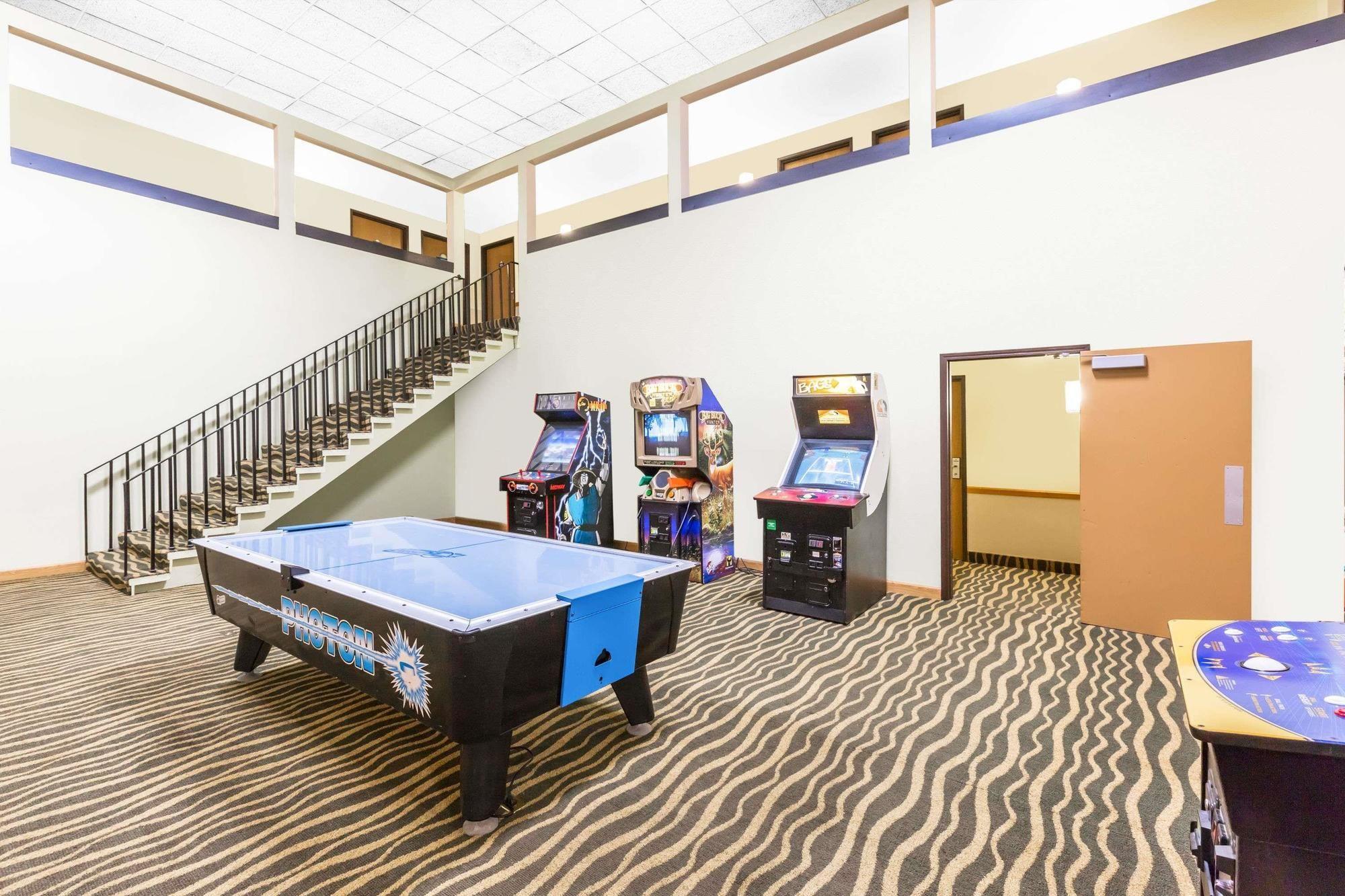 Days Inn by Wyndham Des Moines Merle Hay - photo 12