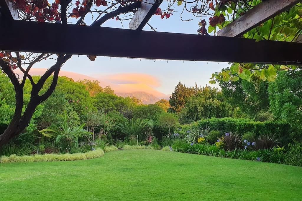 Charming Guest Suite in the Constantia Wine Valley