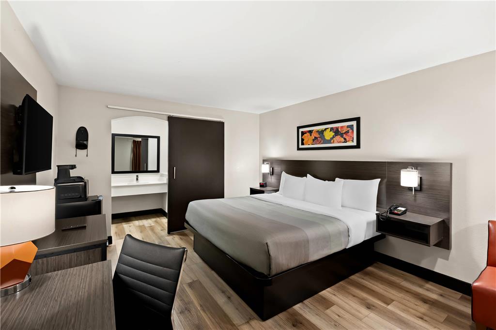 Quality Inn & Suites - photo 15