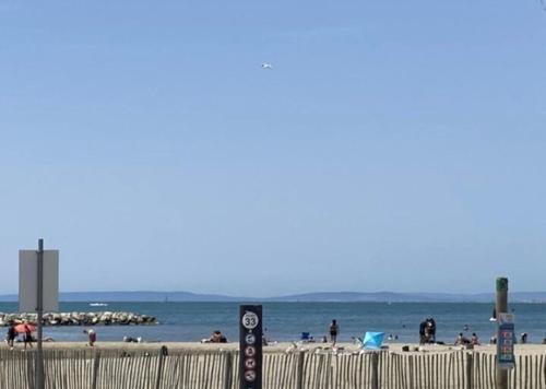 Les Pieds Dans Le Sable in Le Grau-Du-Roi, France