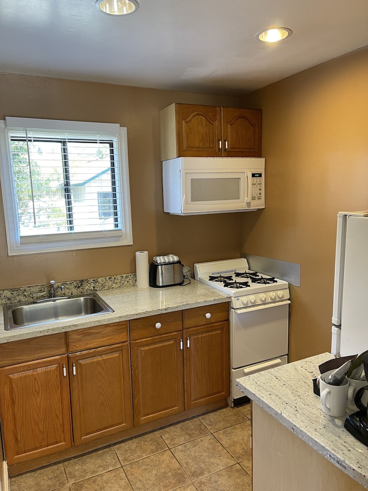 Sea Breeze Inn And Cottages - photo 42
