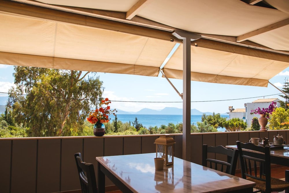 Ionio Hotel - carbon neutral hotel in Lefkada