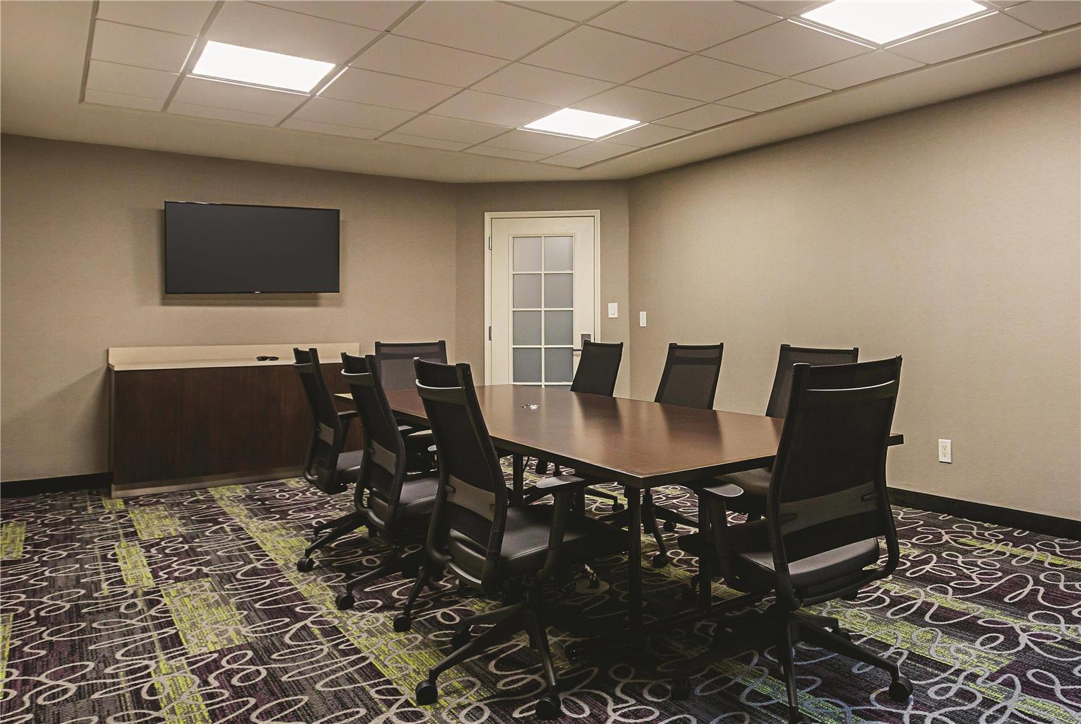 La Quinta Inn & Suites by Wyndham Atlanta Alpharetta - photo 41