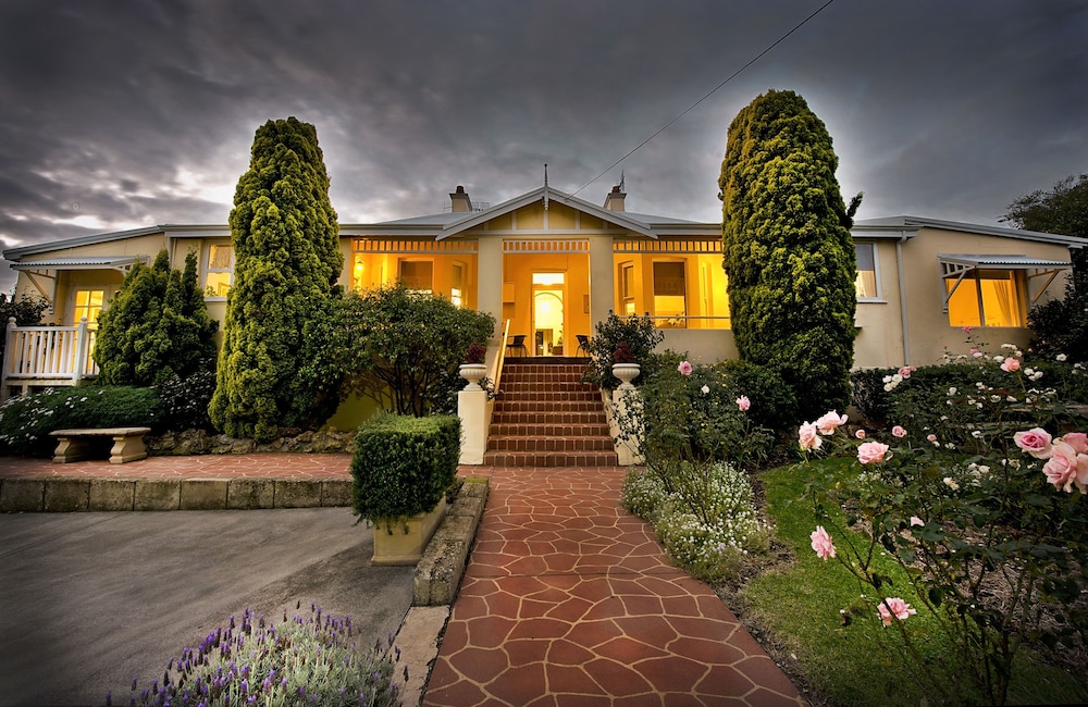 Dunmoylen House 4810885 — Albany